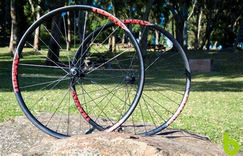 Probamos las ruedas Trackstar XC de carbono más anchas más ligeras