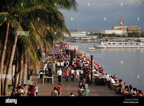 Crowds At Bay Walk Manila Bay Philippines Stock Photo Alamy