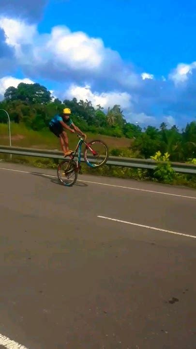 මේ තැන ගැන දන්න අය ඉන්න වාද Bike Bikelover Like එකක් දාගෙන යන්න 👍 Youtubeshorts Stunt