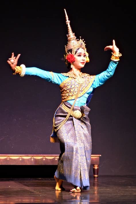 Local Style Cambodian Apsara Dance Costume Angkor Thom Dancer Wear