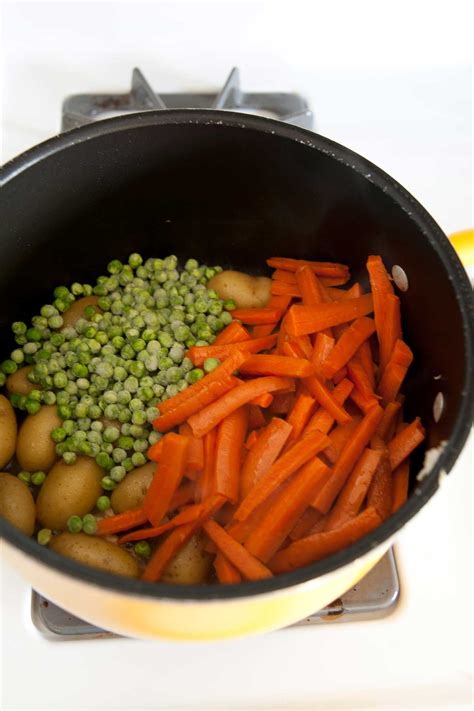 Easy Side Dish Peas And Carrots With Potatoes Laura Fuentes