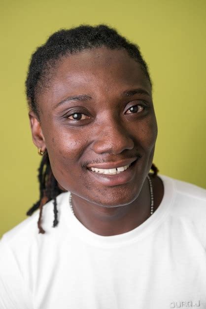 Cara De Feliz Joven Guapo Africano Con Rastas Sonriendo Foto Premium