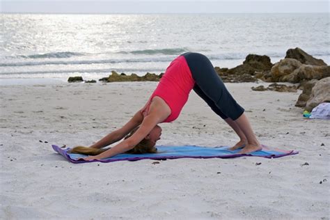 Posturas De Yoga Para Aliviar El Dolor Ci Tico Y Lumbar