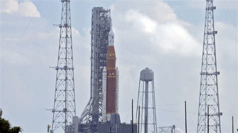 Nasa Scrubs Artemis Moon Launch After Fuel Leak Engine Problem