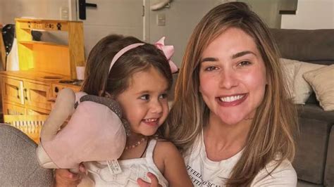 Virginia Fonseca causa polêmica entre pais durante primeiro dia de aula