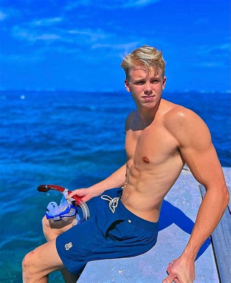 Pin By Lawrence Joseph On Carson Lueders Blonde Guys Handsome Men