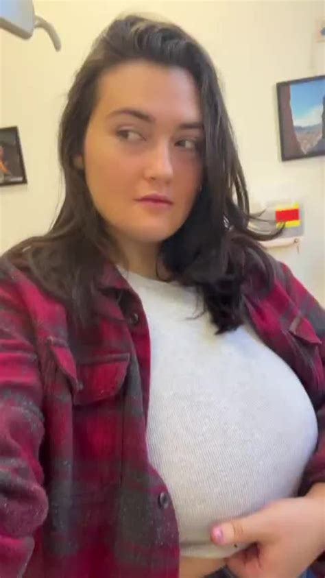 Flashing My Huge Boobs At The Dentist Scrolller