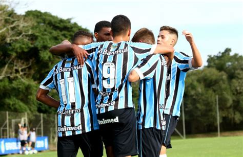 Gr Mio Bate O Flamengo E Reassume Lideran A Do Brasileiro Sub