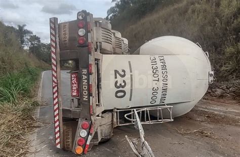 Carreta Tanque Tomba Na Rodovia Mgc 120 Em Nova Era Itabira Online