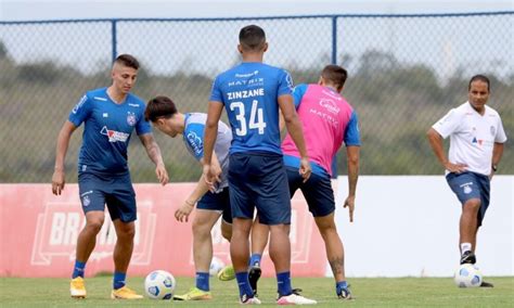 Bahia encerra preparação para jogo contra Bragantino veja provável