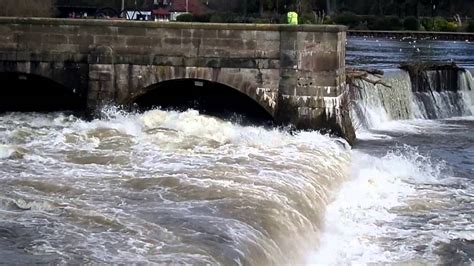 Belper River Gardens Flood Waters 16th Feb 2014 Youtube