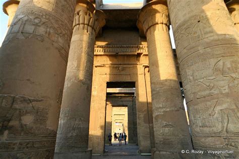 Columnas De Papiro Del Deuxi Re Sala Hip Stila Templo De Kom Ombo Egipto