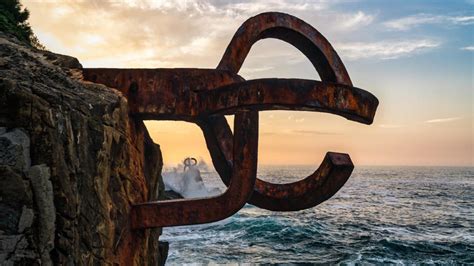 San Sebasti N De La Mano De Chillida Cinco Esculturas Y Un Museo Nico