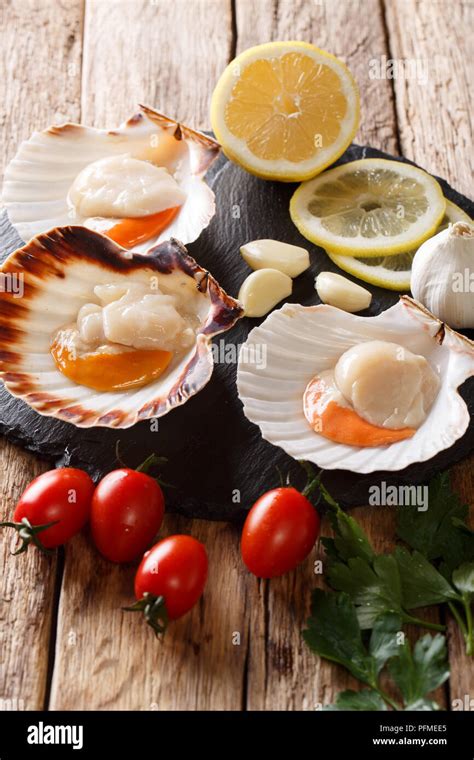 Fresh Scallops Hi Res Stock Photography And Images Alamy