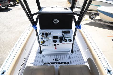 Sportsman Center Console With Seadek Orlando Custom Audio