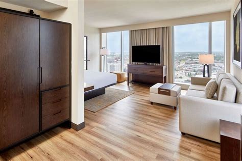 Embassy Suites by Hilton Nashville Downtown Nashville | Bookonline.com