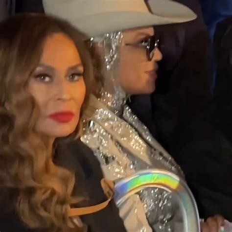 Beyonces Mother Tina Knowles Gives Stern Look To Paparazzi Who Was