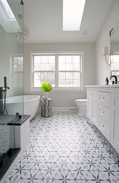 30 Gray And White Patterned Tile Decoomo