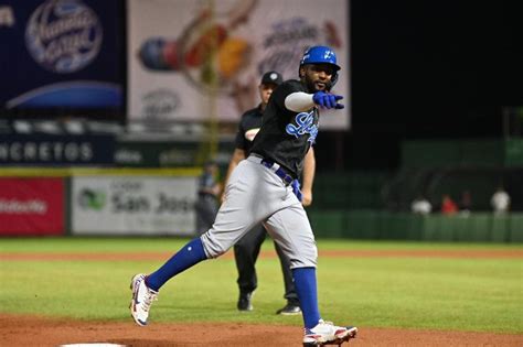 Miguel And Jar Se Despide Del Licey Por Todo Lo Alto Noticias Rd El