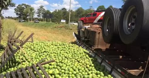 G1 Motorista Morre Após Capotar Caminhão Com Laranjas No Df