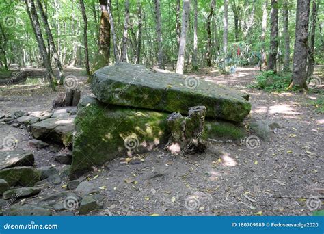 Dolmen Im Shapsug Wald In Der Stadt Nahe Dem Dorf Shapsugskaya Sicht