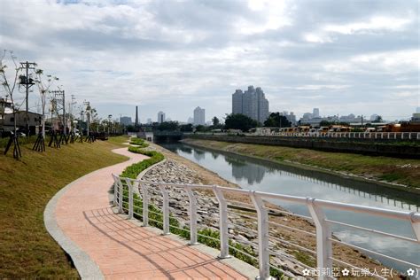 【高雄。鼓山區】港都新亮點免費景點！結合治水功能及保留古文化遺址於一身的『柴山滯洪公園』，園區造型頗具獨特風格，值得旅人探尋。 輕旅行