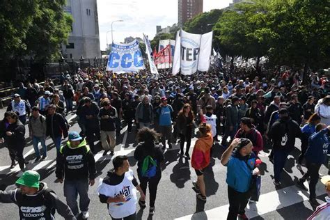 Incidentes en la marcha piquetera la Policía desalojó la 9 de Julio y