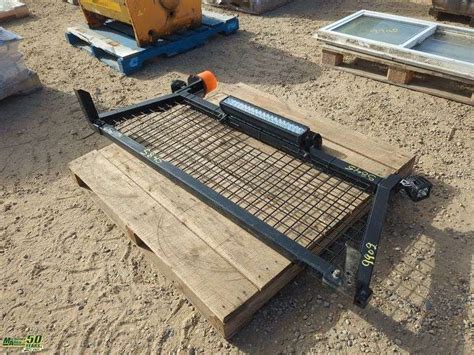 BACKRACK Headache Rack with Light Bar, Beacon - Michener Allen Auctioneering Ltd