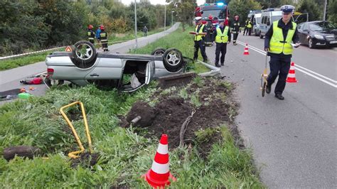 Wypadek na Fromborskiej Pijany kierowca wypadł z drogi ściął latarnię