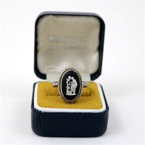 Vintage Boxed Wedgwood Ring Sterling Silver Black Jas Gem