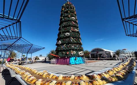 Parten megarosca de Reyes en el Parque Central El Heraldo de Juárez