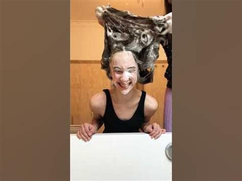 Как меня купает мама👀🛁🧼🫧 #shortsyoutube #shortvideo #злататонкель #а4 # ...