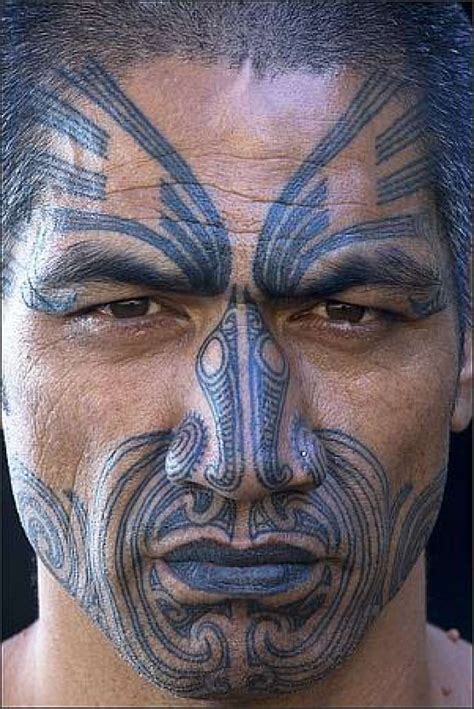 ღღ New Zealand Maori dancer with cultural tattoos. love the stories ...