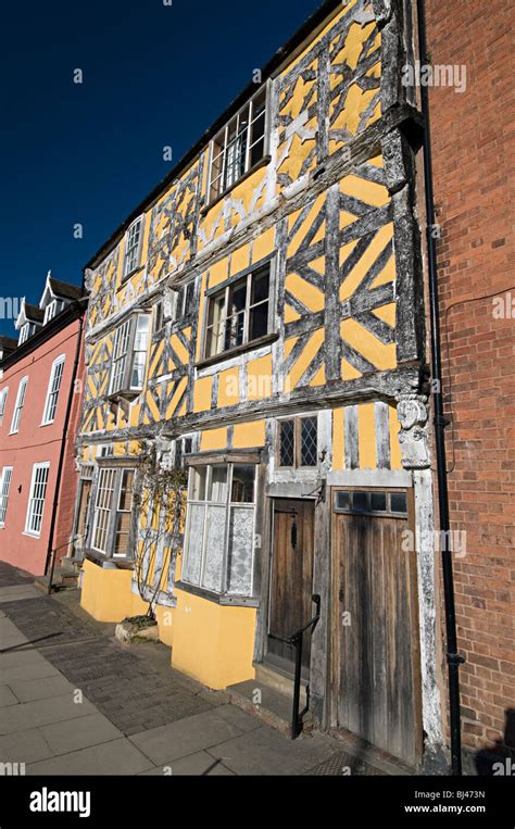 Ludlow Yellow Shropshire Tudor House Hi Res Stock Photography And