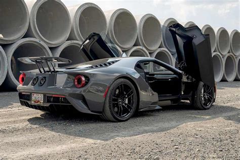 За суперкар Ford GT известного гонщика готовы выложить более 56 млн рублей