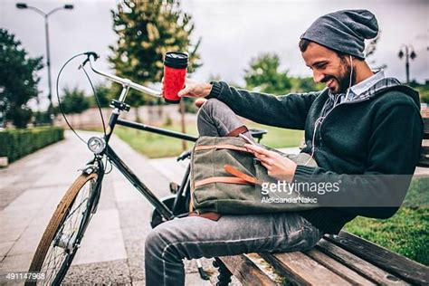 Park Bench Coffee Stock Fotos Und Bilder Getty Images