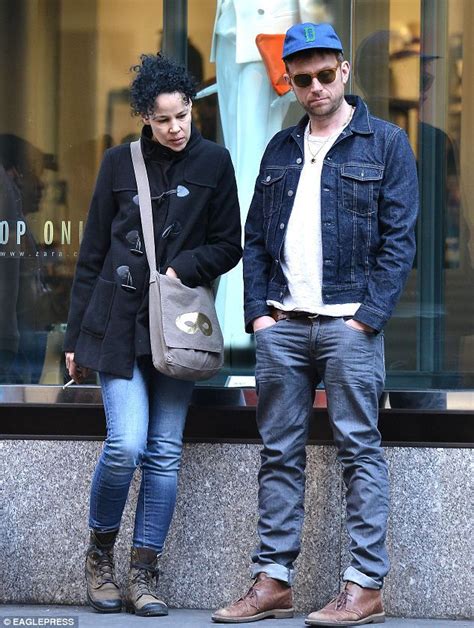 Damon Albarn Y Suzi Winstanley Fueron Vistos De Compras En Nueva York