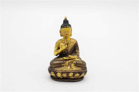 Statue de Bouddha Tibétain en Bronze 19ème Siècle en vente sur Pamono