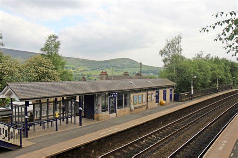 Station Building Greenfield Railway © El Pollock Geograph