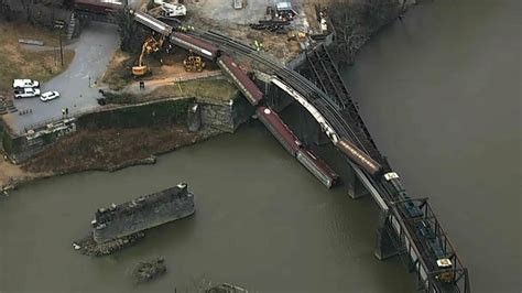 Freight Train Tumbles Into Potomac After Derailment On Bridge In Harpers Ferry Wtop News