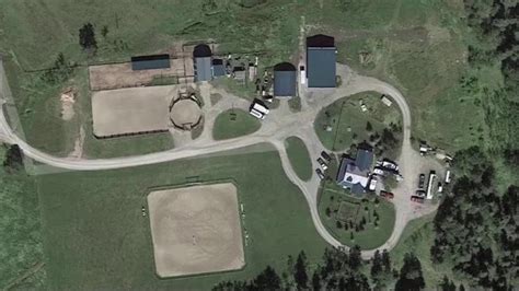 The Heartland Ranch on google earth (50°43'58"N 114°25'11W) - YouTube