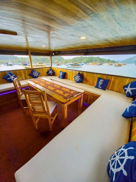 Charter Phinisi Boat Sumba Ocean Pusat Rental Kapal Mobil Di Labuan