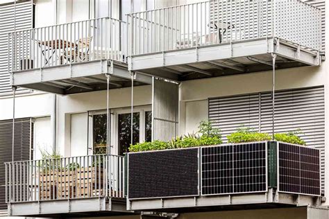 Man Says Neighbor S Lingerie Blows Onto His Balcony And Her Husband Gets Annoyed