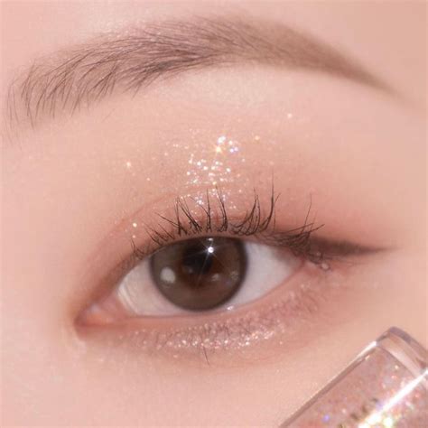 Glitter Eyeshadow Looks To Sparkle This Holiday Season Artofit