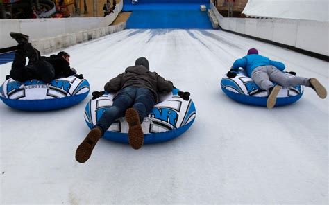 Instalan Pista De Patinaje Y Tobogan De Hielo En El Parque Bicentenario