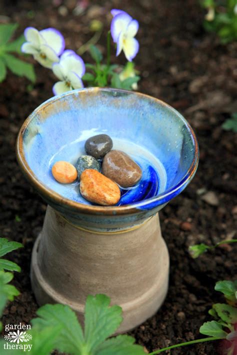Flowers For Bees Grow A Bee Friendly Garden Garden Therapy