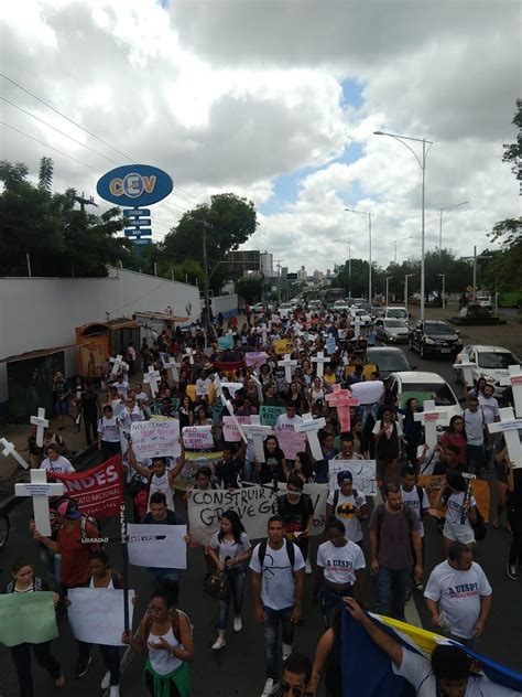 Aos Dias De Greve Professores Da Uespi Fazem Protesto No Centro De