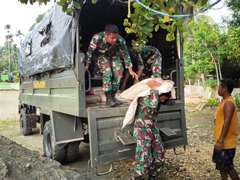 Bangun Bidang Keagamaan Di Papua Satgas Pamtas Yonif Rks Berikan