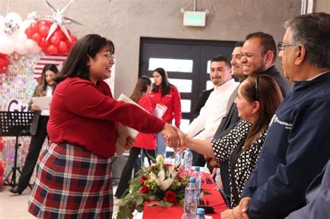 Entregan Constancias A Participantes Del Programa Forjando Futuro