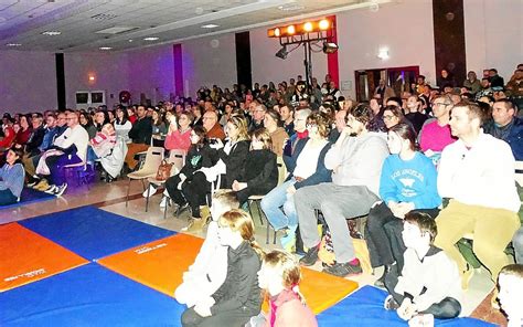 450 spectateurs à la soirée théâtre de lécole Sainte Nonne à Dirinon